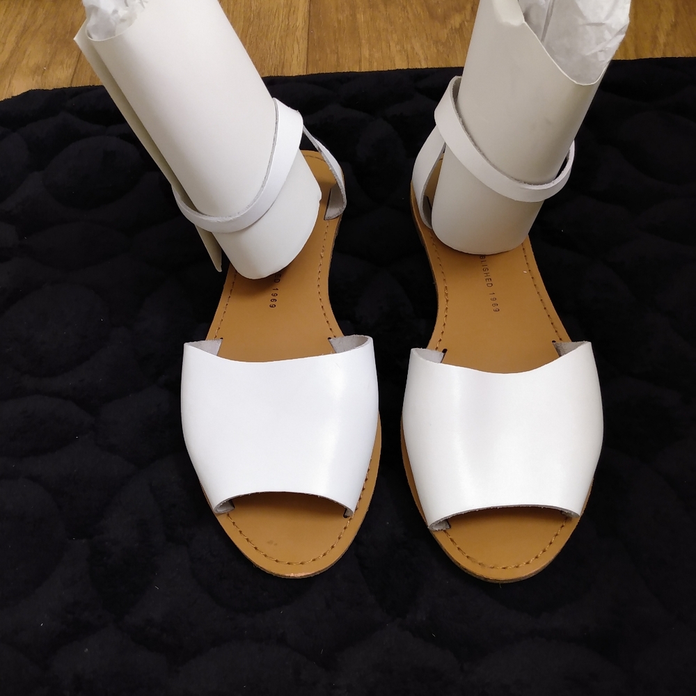 Shoes - Picture 4 of 6